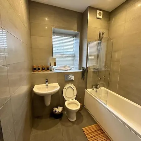 Spacious 2 Bedroom Flat Near The City Centre Apartment Leeds (West Yorkshire)